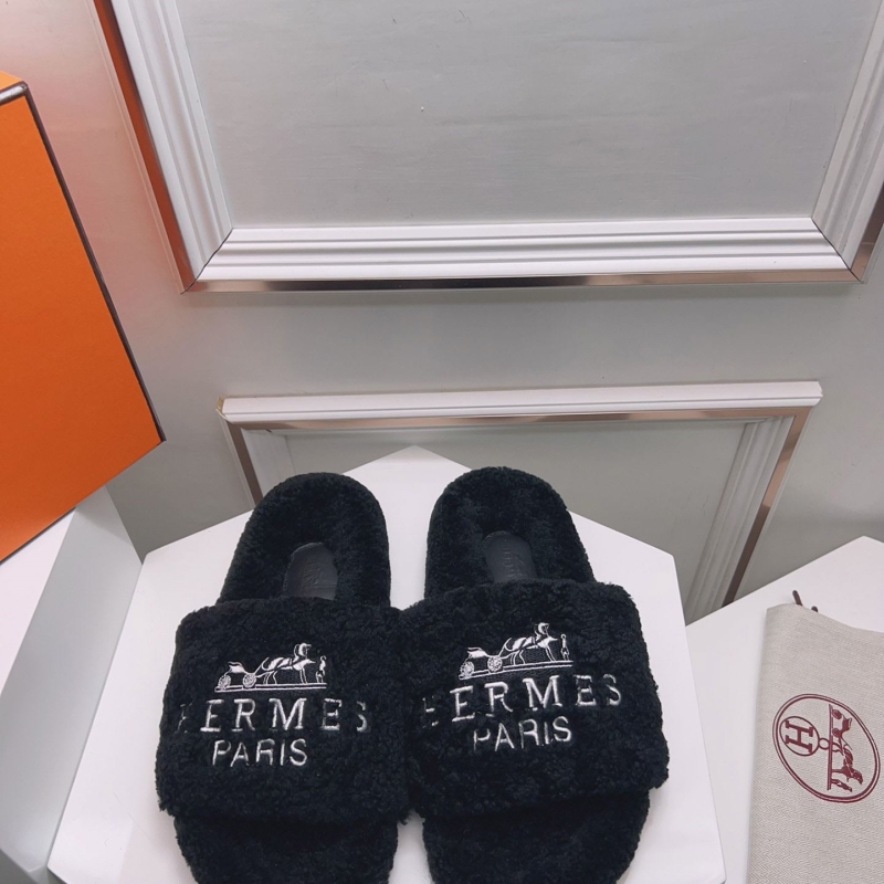 H**mes slippers